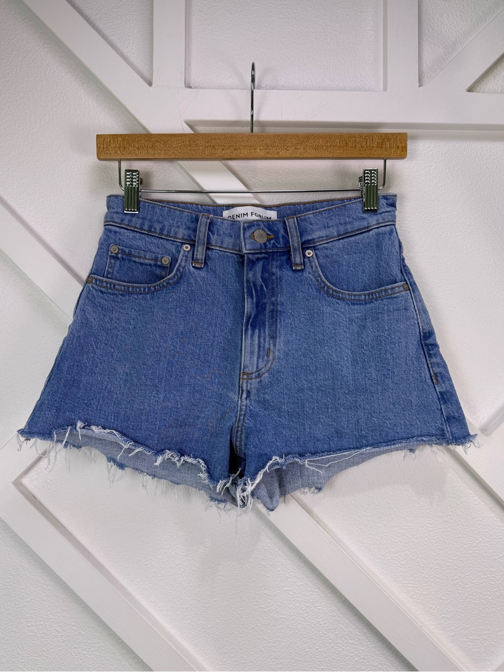 Aritzia Denim Forum High Rise Cutoff Jean Shorts Blue Raw Hem Size 26